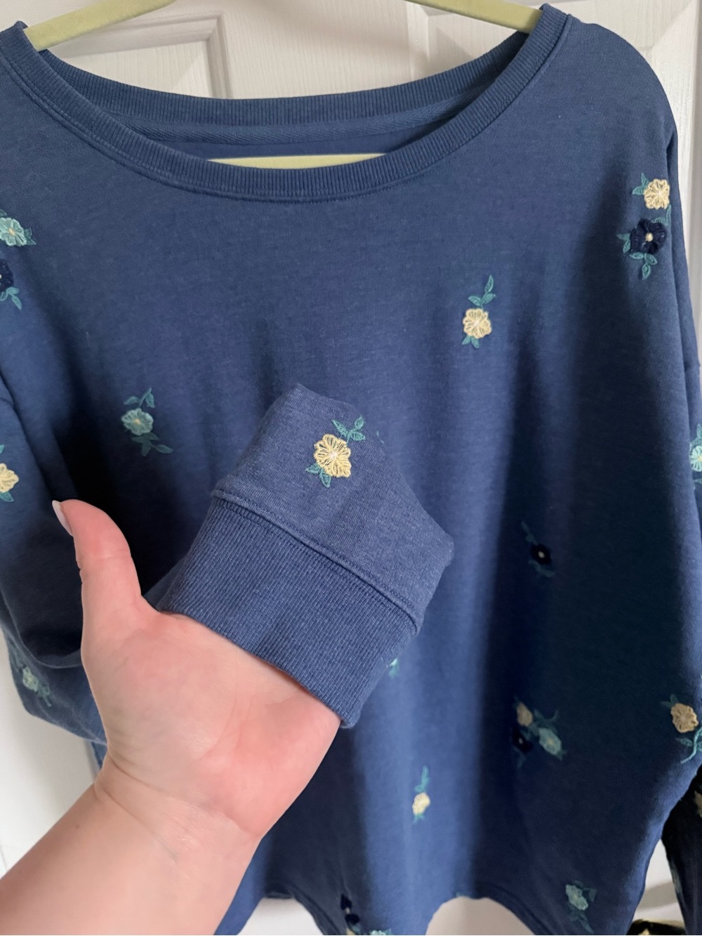 Women's Navy Blue Floral Embroidered Sweatshirt Cottagecore Artsy Whimsy Cosy - Picture 5 of 9